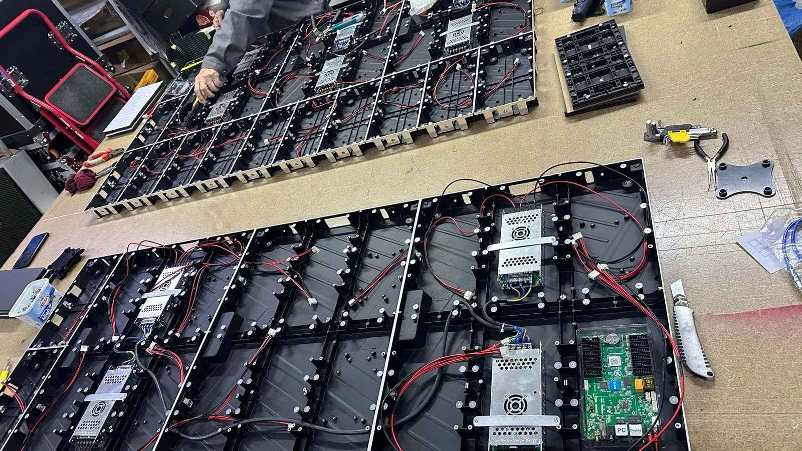 Внатрешен LED дисплеј монтажа 2